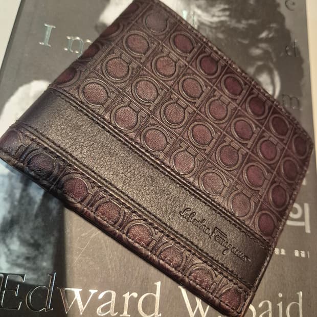 살바토레 페라가모 남성 반지갑 판매합니다