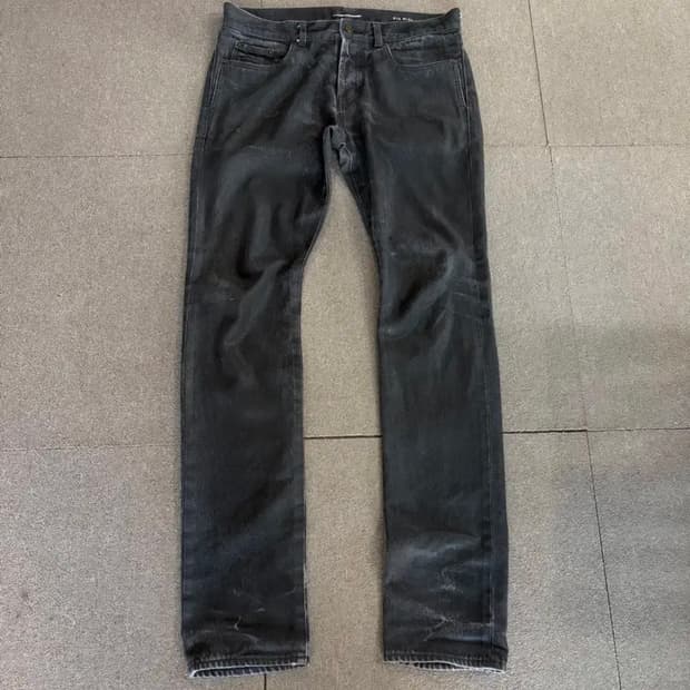 국내판 생로랑 왁싱 블랙 데님팬츠 31