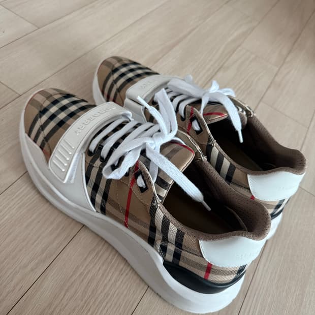 버버리 체크 스니커즈 44사이즈