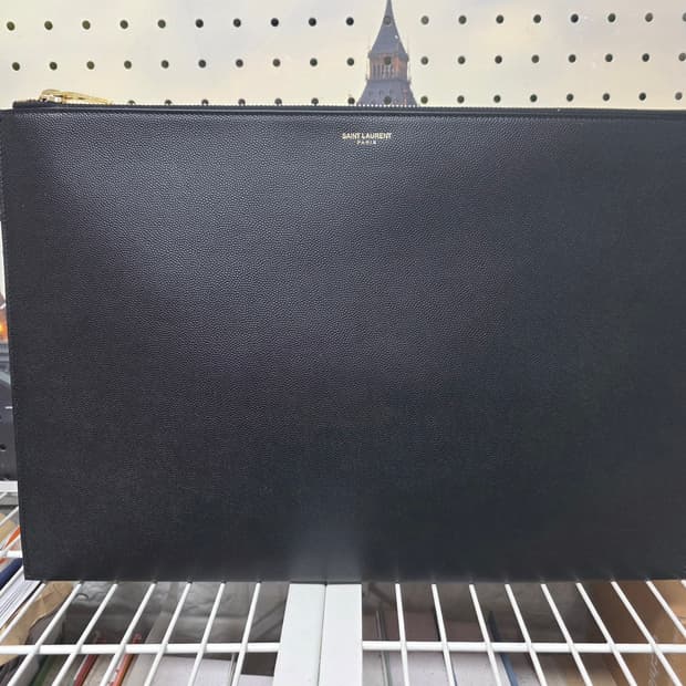 생로랑 클러치백 라지 레더 블랙 클러치 BF38