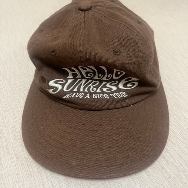 선라이즈 모자 브라운