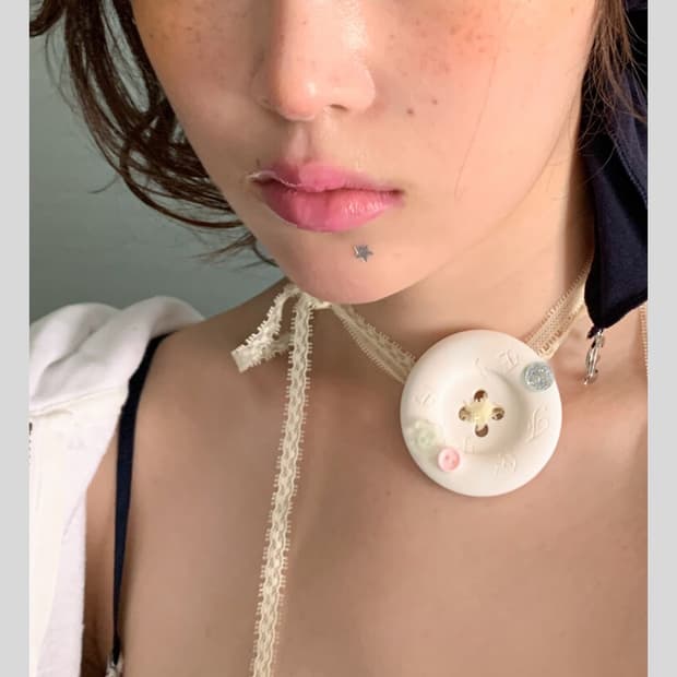 [구매] lettering big button necklace