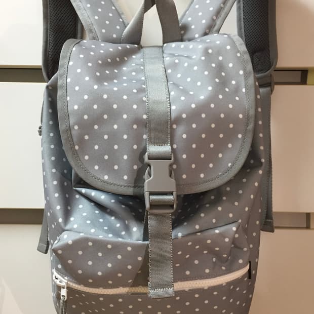 도트 포켓 백팩