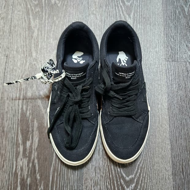 오프화이트 애로우 로우 벌크 스니커즈 블랙  EU 41 KR 270