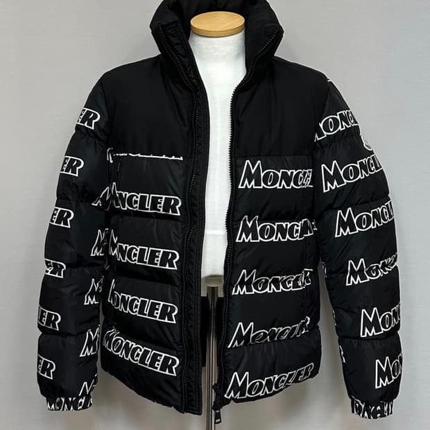 몽클레어 페이벌리 로고 프린트 다운 패딩