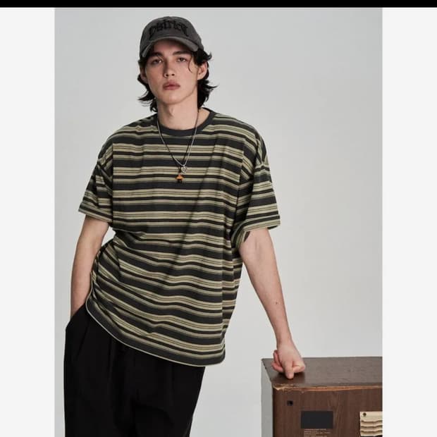 에잇세컨즈 스트라이프 티셔츠 베이지