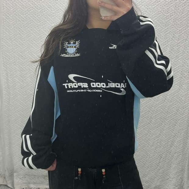 배드블러드 싸커 캠프 패널 블록코어 오버핏 맨투맨 105 C06258