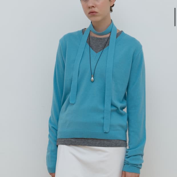 마조네 타이 세트 브이넥 니트 블루 / 정가 99,000