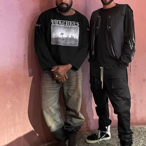 칸예 벌쳐스 1 트랙 리스트 롱슬리브