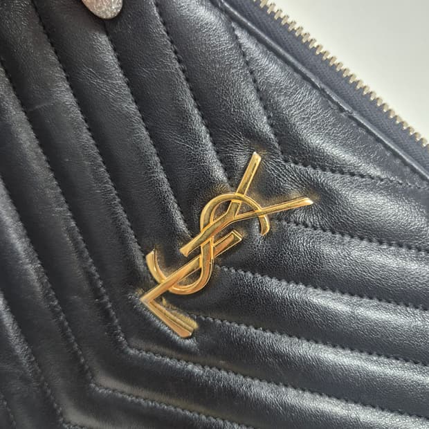 입생로랑 생로랑 
블랙 클러치