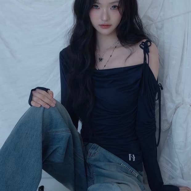 택ㅇ새제품) 뉴얼린 캣츠 드레이핑 원숄더 탑 미드나잇블루 