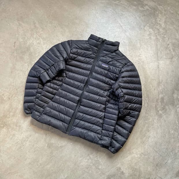 파타고니아 다운 스웨터 후디 블랙