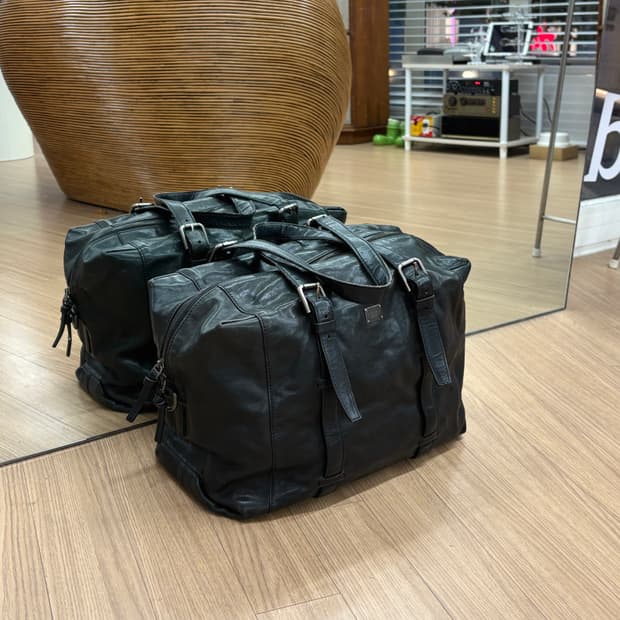돌체 앤 가바나 블랙 레더 보스턴백