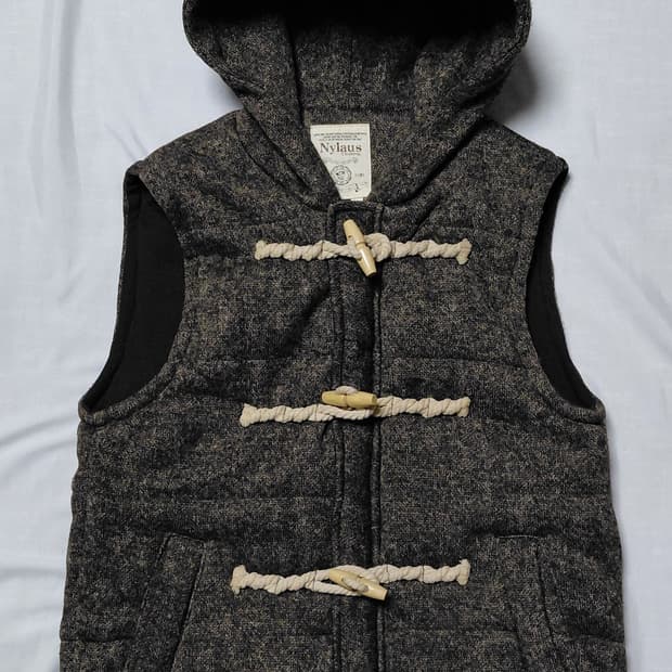 [M] 나일라우스(Nylaus) 아메카지 후드 토글 패딩 조끼