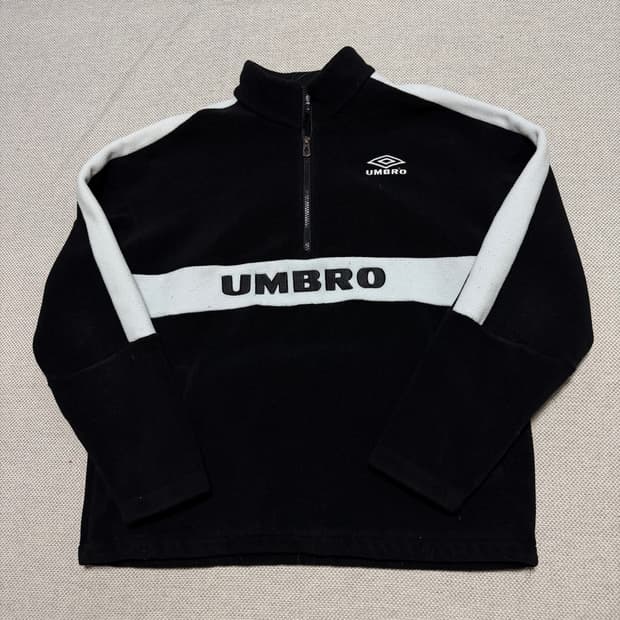 엄브로 하프집업 플리스