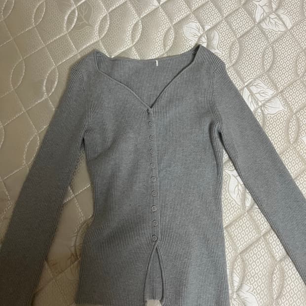 브이넥 가디건 (라이트그레이색상)