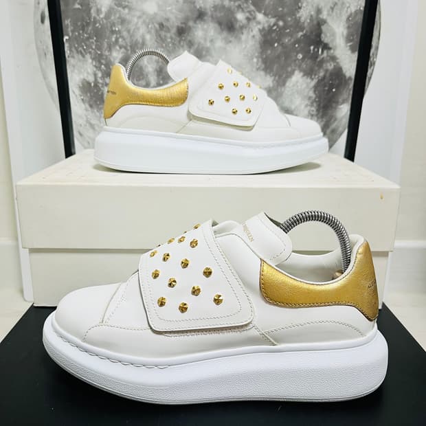 정품 37.5) 알렉산더 맥퀸 오버솔 스터드 스니커즈 235~240