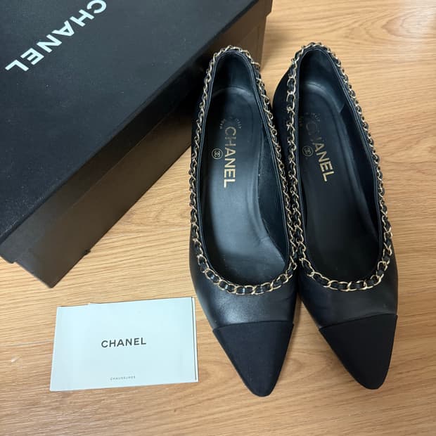 샤넬 블랙 체인 디테일 구두 38
