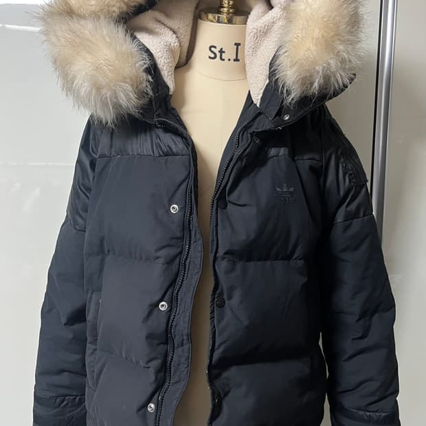 아디다스 퍼 숏패딩