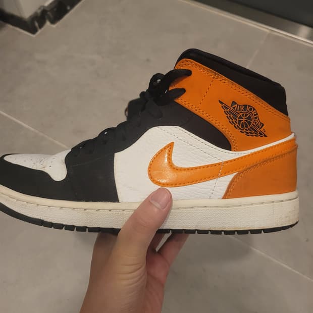 나이키 에어 조던 1 미드 쉐터드백보드 오렌지 265