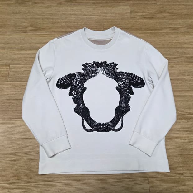 시스템 옴므 SYSTEM HOMME 달빛 왕관 그래픽 맨투맨