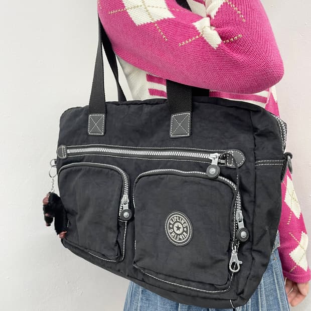 키플링 블랙 지퍼 포켓 숄더백 