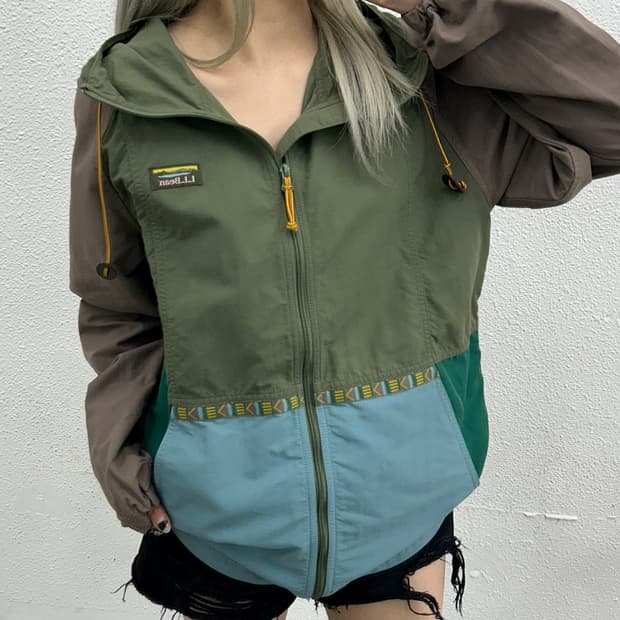 엘엘빈 브라운배색 카키 바람막이 M