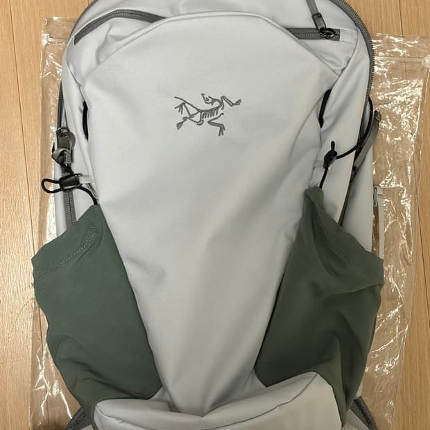 아크테릭스 맨티스 16 백팩 솔리튜드 보이드