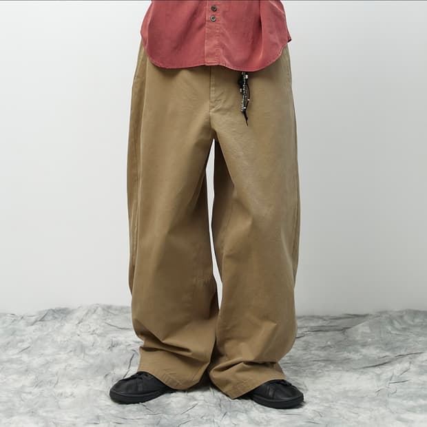 (4) 해칭룸 와이드 커브 트라우저 베이지 와커진