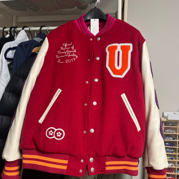 반디더핑크 브이텍 바시티 자켓 레드 M사이즈