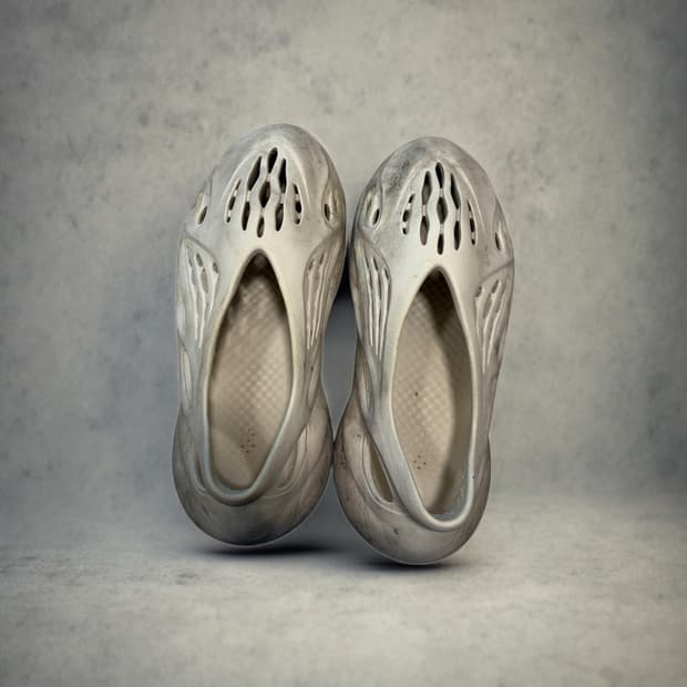 아디다스 이지 폼 러너 샌드 (285)