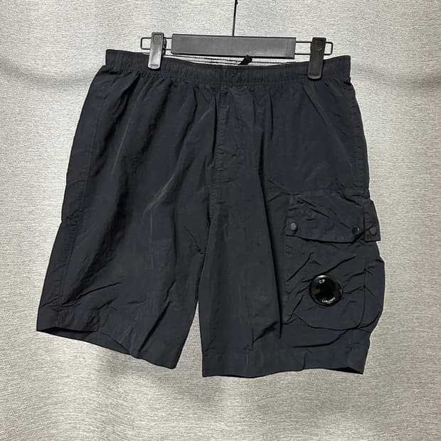 CP컴퍼니 렌즈 나일론 숏팬츠 블랙 (44)