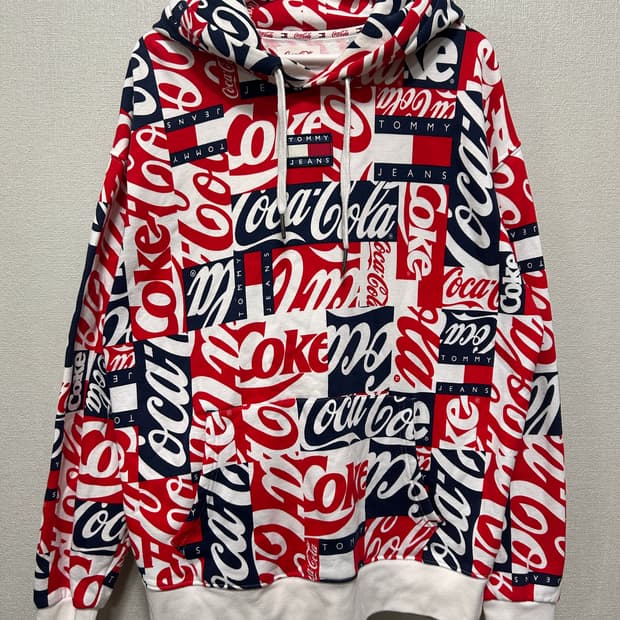 타미진 코카콜라 콜라보 멀티패턴 후드 티셔츠
