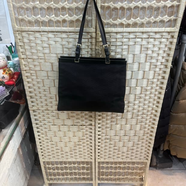 정품 프라다 캔버스 숄더백 팝니다