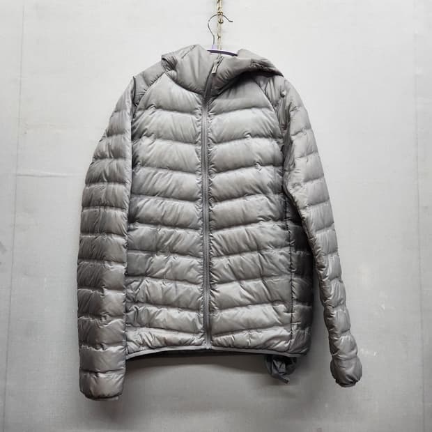 유니클로 다운 경량패딩(패딩주머니 O)  M