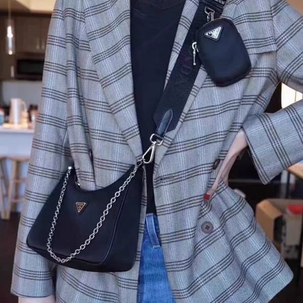 프라다뷰티 리나일론 호보백 기프트백 