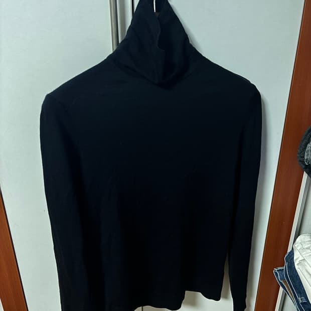 COS 목폴라 니트