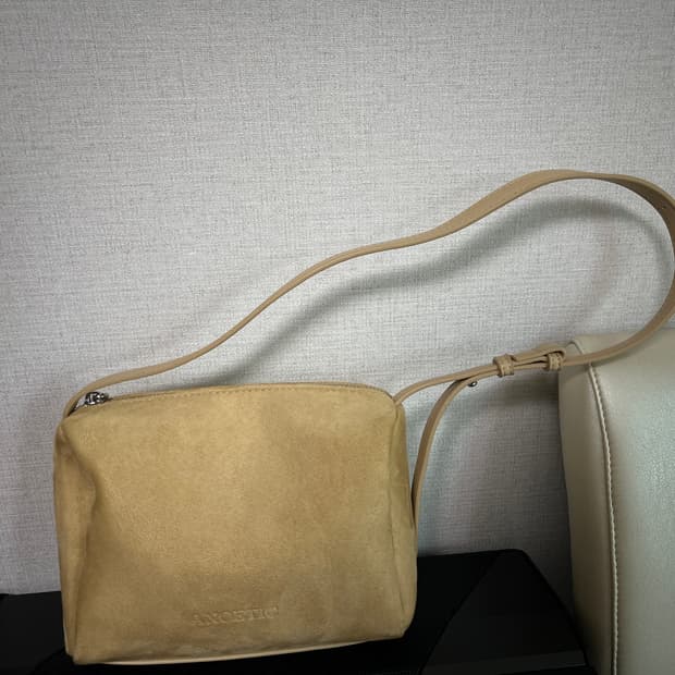 아노에틱 ANC SUEDE SARA BAG 버터색상