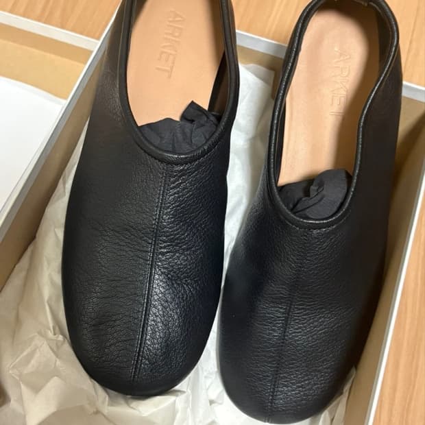 ARKET 아르켓 레더 발레 플랫 블랙 235