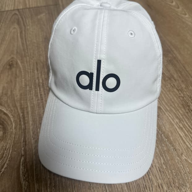 alo 알로 화이트 볼캡 모자