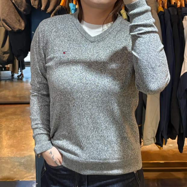 타미힐피거 브이넥 보카시 니트