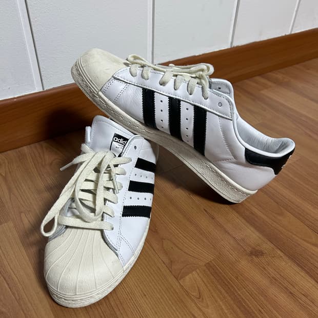 아디다스 슈퍼스타 82 화이트