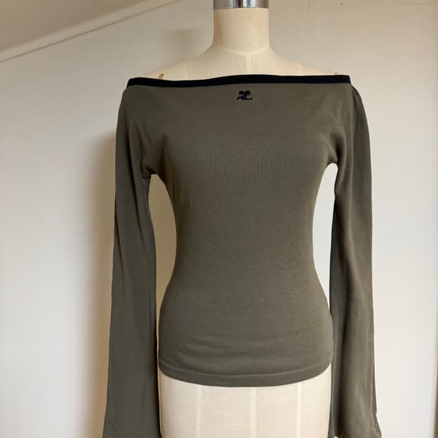 꾸레쥬 오프숄더 긴팔 티셔츠 XS 사이즈