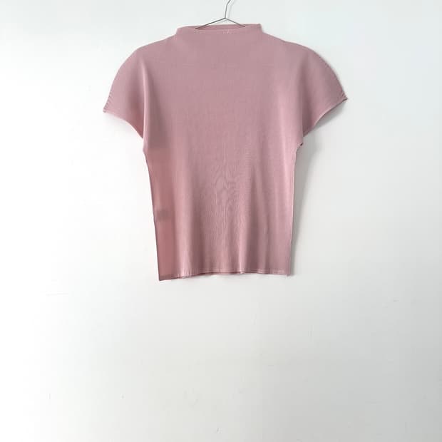 Basic high neck pleats top