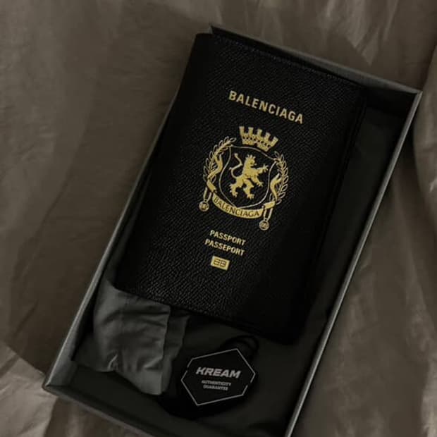 발렌시아가 패스포트 지갑