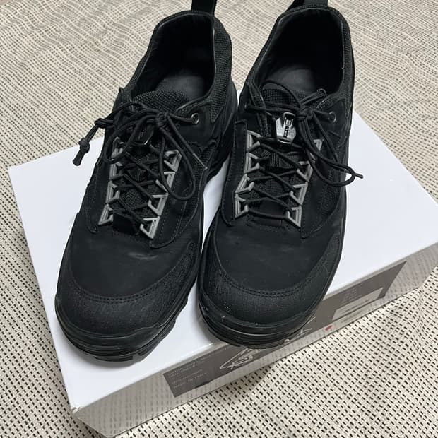 GR10K Hed sneakers 43사이즈