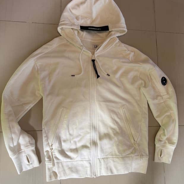 Cp 컴퍼니 렌즈 후드집업 화이트