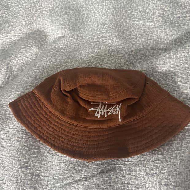 스투시 브라운 버킷햇 L/XL 팝니다