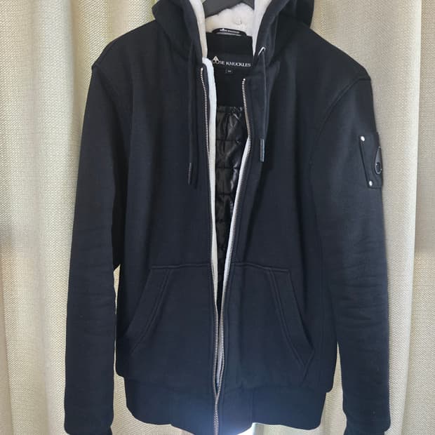 무스너클 패션버니 스웨터