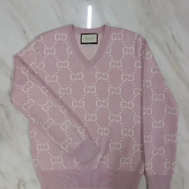 구찌 GG로고 여성 남성 긴팔 브이넥 니트 S 사이즈 